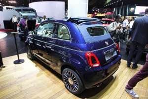 Parigi: fornitura pavimento per lo stand della Fiat 500 Riva